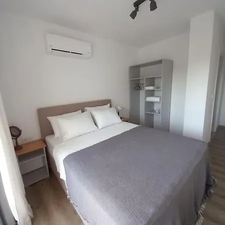 Gray Pine Villa Ula